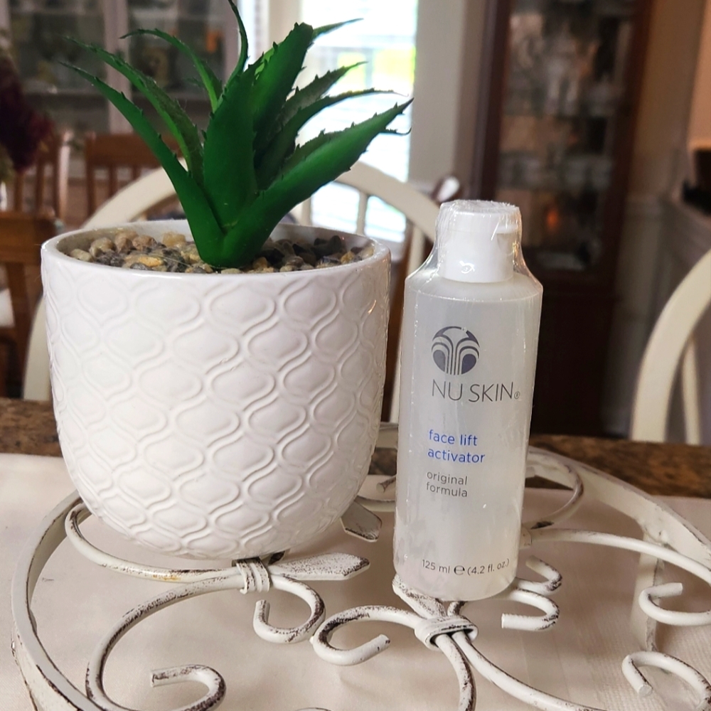 Nu Skin New and sealed Face Lift Activator